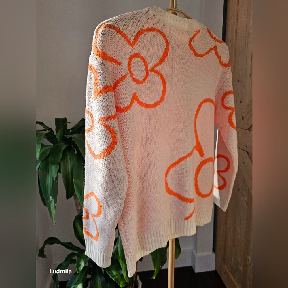 Unbranded women's size XL peach‎ knit sweater with orange flowers - Picture 3 of 6